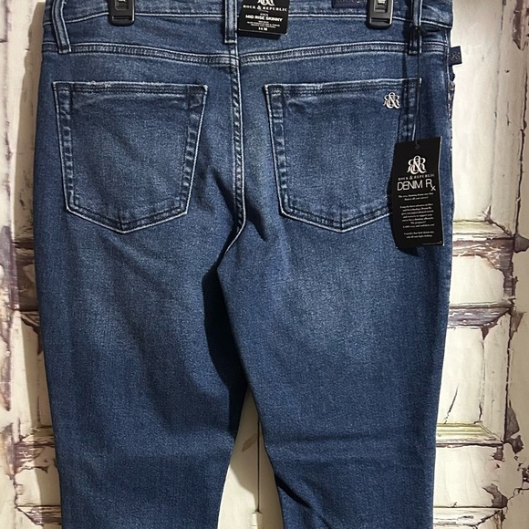 New with Tags - Rock & Republic Women’s Jeans Mid Rise Skinny Size 14 Med - Picture 3 of 5